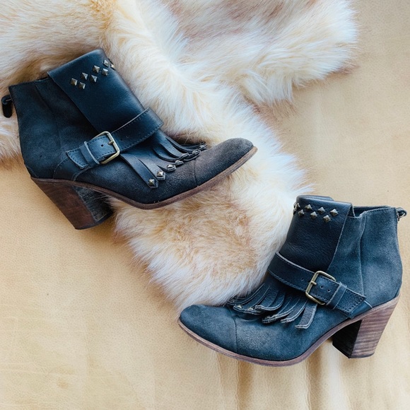 Anthropologie Shoes - HOSS (ANTHROPOLOGIE) gray leather booties SZ 39